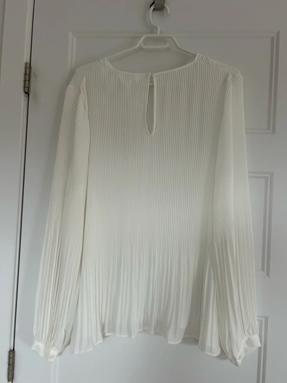 Women's Cream Pleated Long-Sleeve Blouse - Picture 3 of 4